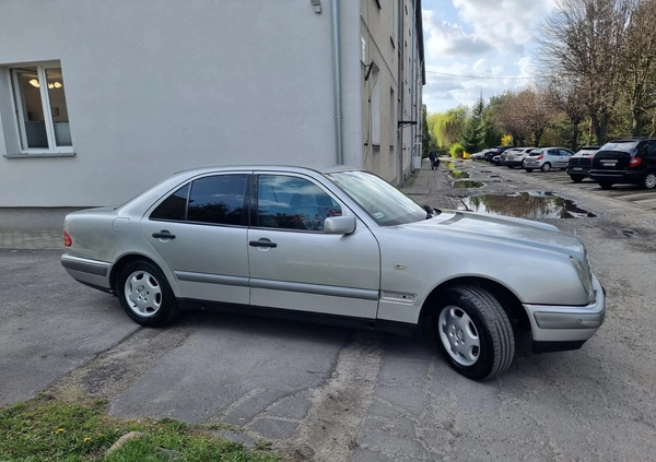 Mercedes-Benz Klasa E cena 5900 przebieg: 347000, rok produkcji 1997 z Pruszków małe 232